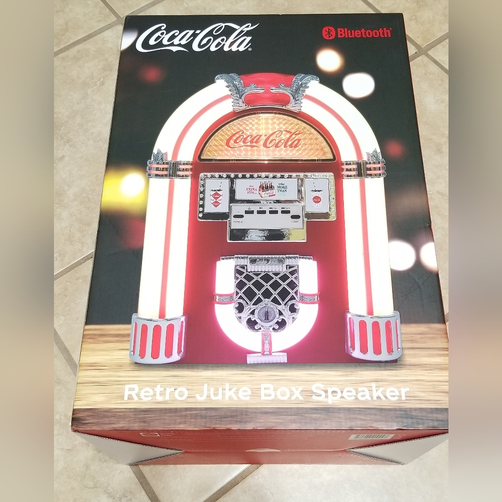 Coca-Cola Retro Jukebox Speaker with Bluetooth and FM Radio